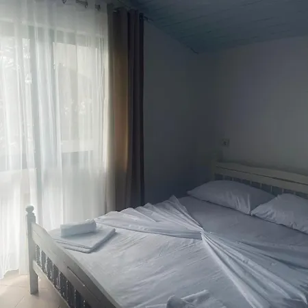 Vila “beheluli” Golem * Golem (Tirana)